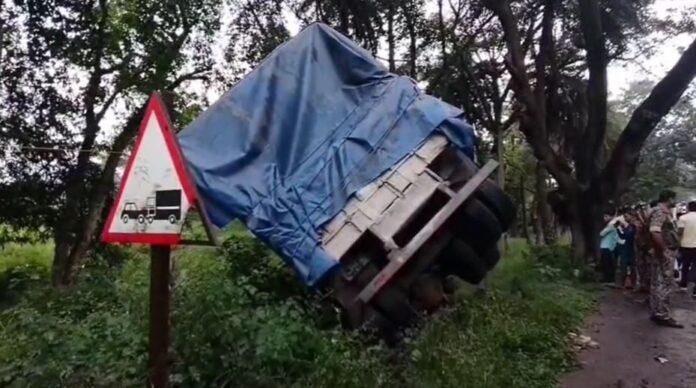 Koderma: NH-20 पर ट्रक की चपेट में बाइक सवार दो युवकों की मौत