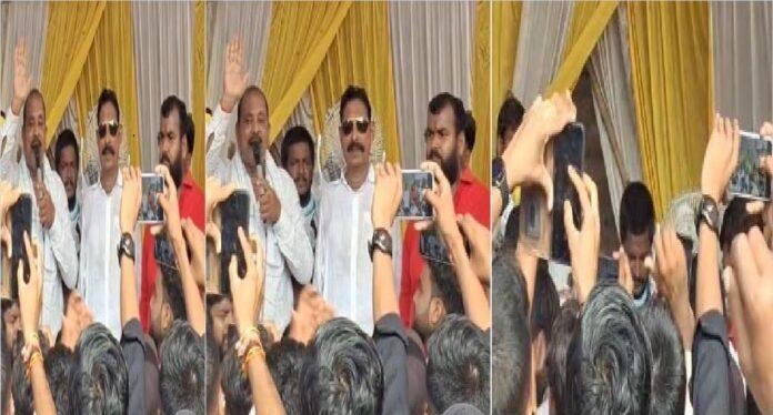 चुनाव प्रचार में मंच से गिरे बाहुबली  अनंत सिंह, मची भगदड़ चुनाव प्रचार में मंच से गिरे बाहुबली अनंत सिंह, मची भगदड़