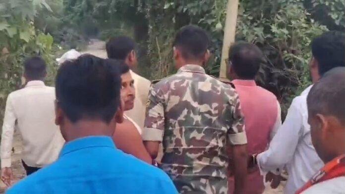 हायाघाट में बीजेपी विधायक रामचंद्र साहू का विरोध, जनता ने लगाया गो बैक के नारे हायाघाट में बीजेपी विधायक रामचंद्र साहू का विरोध, जनता ने लगाया गो बैक के नारे