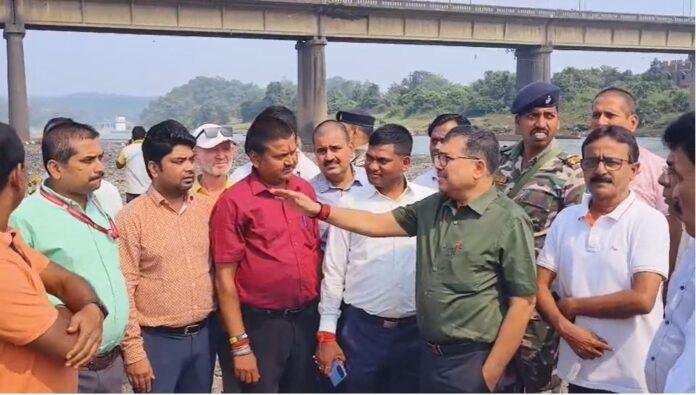 डीसी ने बेरमो के कई छठ घाटों का किया निरीक्षण, दिए कई दिशा-निर्देश