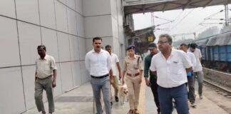छठ पूजा: रेलवे ने यात्रियों की सुविधा के लिए की विशेष तैयारियां, बोकारो रेलवे ARM ने लिया स्टेशन का जायजा छठ पूजा: रेलवे ने यात्रियों की सुविधा के लिए की विशेष तैयारियां, बोकारो रेलवे ARM ने लिया रेलवे स्टेशन का जायजा