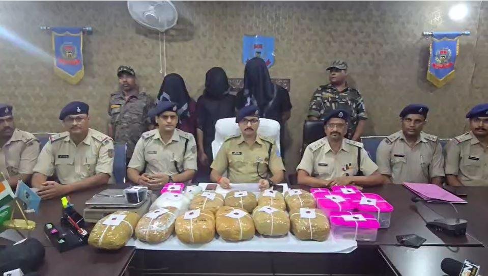 Bokaro: गांजा और ब्राउन शुगर के साथ तीन तस्कर गिरफ्तार, 11.940 किलो गांजा बरामद