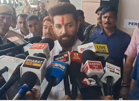 “महागठबंधन में मचा है घमासान और मुंगेरीलाल के हसीन सपने देख रहे हैं तेजस्वी” — चिराग पासवान का करारा प्रहार