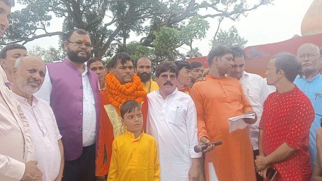 Giridih: कोइरीडीह के टिंकू गुप्ता साइकिल से निकले अयोध्या धाम यात्रा पर