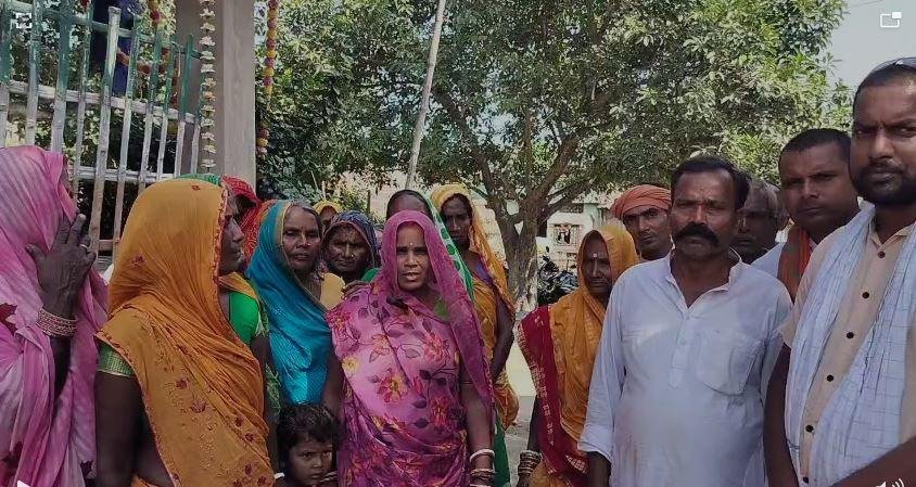 अलीनगर से मैथिली ठाकुर की उम्मीदवारी पर स्थानीय मतदाताओं में रोष-बाहरी बनाम लोकल का दिया नारा, कार्यकर्ता दे रहे चेतावनी 4 22Scope News d1 1 22Scope News