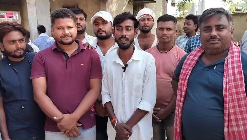 अलीनगर से मैथिली ठाकुर की उम्मीदवारी पर स्थानीय मतदाताओं में रोष-बाहरी बनाम लोकल का दिया नारा, कार्यकर्ता दे रहे चेतावनी 3 22Scope News d2 22Scope News