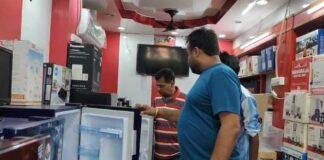 धनतेरस और दीपावली पर बाजारों में लौटी रौनक, GST दरों में कटौती से बढ़ी खरीदारी, दुकानदारों और ग्राहकों में उत्साह