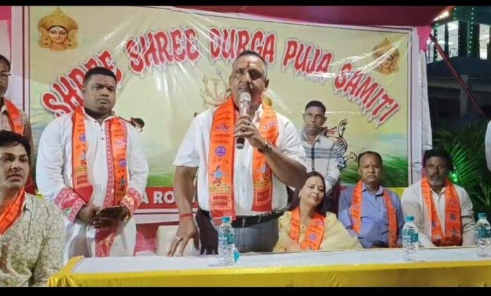 Jamshedpur: मानगो में पिछले 10 सालों से मनाई जा रही दुर्गा पूजा, पूर्व मंत्री बन्ना गुप्ता हुए शामिल