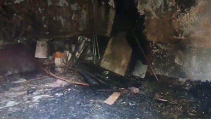 झरिया में मां मंगल चंडी मंदिर में भीषण आग, लाखों का नुकसान