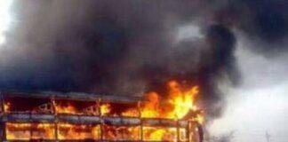 रांची-लोहरदगा हाईवे पर चलती बस में अचानक लगी आग, 40 से अधिक यात्री बाल-बाला बचे रांची-लोहरदगा हाईवे पर चलती बस में अचानक लगी आग, 40 से अधिक यात्री बाल-बाला बचे