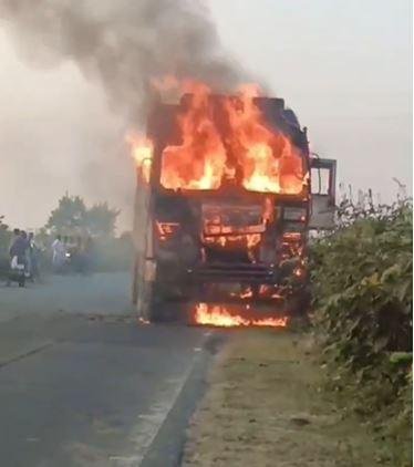 कोयला लदे कंटेनर में लगी आग, चालक की सूझबूझ से टला बड़ा हादसा