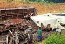 राउरकेला–रांची रेलखंड पर बड़ा हादसा: बानो के पास मालगाड़ी के 10 डिब्बे पटरी से उतरे, रेल सेवा ठप राउरकेला–रांची रेलखंड पर बड़ा हादसा: बानो के पास मालगाड़ी के 10 डिब्बे पटरी से उतरे, रेल सेवा ठप