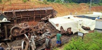 राउरकेला–रांची रेलखंड पर बड़ा हादसा: बानो के पास मालगाड़ी के 10 डिब्बे पटरी से उतरे, रेल सेवा ठप राउरकेला–रांची रेलखंड पर बड़ा हादसा: बानो के पास मालगाड़ी के 10 डिब्बे पटरी से उतरे, रेल सेवा ठप