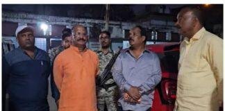 तालाब में डूबी 4 बच्चियों के शोकाकुल परिजन से मिले सदर विधायक- बंधाया ढांढस, सांसद मनीष जायसवाल ने जताया शोक तालाब में डूबी 4 बच्चियों के शोकाकुल परिजन से मिले सदर विधायक- बंधाया ढांढस, सांसद मनीष जायसवाल ने जताया शोक
