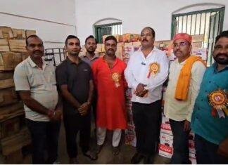 छठ पर महंगाई पर ‘ब्रेक’: हजारीबाग में हुआ अनोखे बाजार का आयोजन, 65 लाख की पूजा सामग्रियां नो-प्रॉफिट-नो-लॉस पर उपलब्ध छठ पर महंगाई पर ‘ब्रेक’: हजारीबाग में हुआ अनोखे बाजार का आयोजन, 65 लाख की पूजा सामग्रियां नो-प्रॉफिट-नो-लॉस पर उपलब्ध