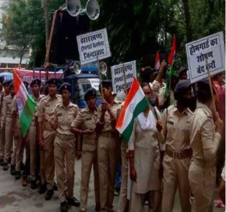 स्वास्थ्य मंत्री डॉ. इरफान अंसारी के खिलाफ प्रदर्शन की तैयारी में होमगार्ड जवान, सुरक्षा ड्यूटी से हटाने पर नाराजगी