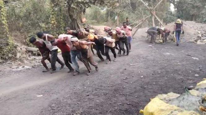 अवैध कोयला खनन के दौरान हादसा, चाल धसने से कई मजदूरों की मौत की आशंका