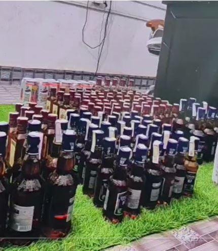 illegal liquor देवघर में भारी मात्रा में अवैध शराब बरामद, दो आरोपियों पर मामला दर्ज