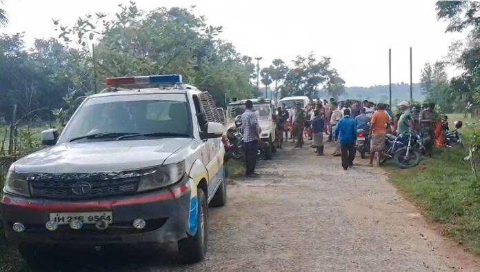 Jamtara: 13 साल की छात्रा की संदिग्ध मौत, पेड़ से लटका मिला शव