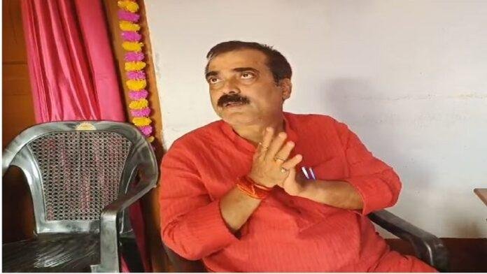 मंत्री जीवेश मिश्रा के बिगड़े बोल - ऐसा कोई नही जो जाले से कांग्रेस के सिंबल पर चुनाव लड़ सके , ऋषि मिश्रा को कहा बाहरी उम्मीदवार
