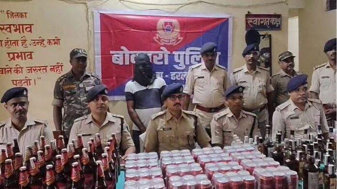 Bokaro: ड्राई डे में बिक रही शराब का भंडाफोड़, भारी मात्रा में बियर और शराब बरामद