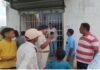 सारठ में शराब दुकान का विरोध, महिलाओं ने की स्थानांतरण की मांग सारठ में शराब दुकान का विरोध, महिलाओं ने की स्थानांतरण की मांग