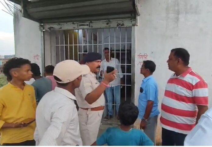 सारठ में शराब दुकान का विरोध, महिलाओं ने की स्थानांतरण की मांग