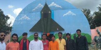 Lohardaga: ‘ऑपरेशन सिंदूर’ थीम पर बना पूजा पंडाल