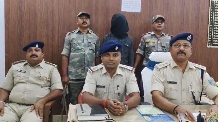 हथियार के बल पर दुष्कर्म के आरोपी को पुलिस ने किया गिरफ्तार
