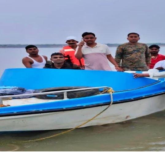 rescue team खरना के दिन सोन नदी में डूबे तीन युवक का शव बरामद, इलाके में मातम