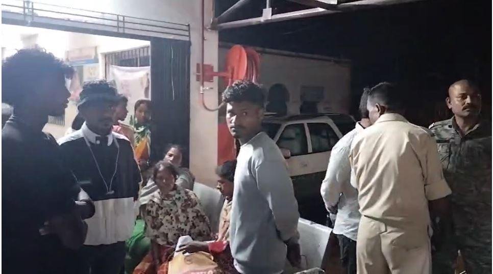 Lohardaga: सदर अस्पताल की लापरवाही से जच्चा-बच्चा की मौत, एंबुलेंस चालक बीच रास्ते छोड़ भागा