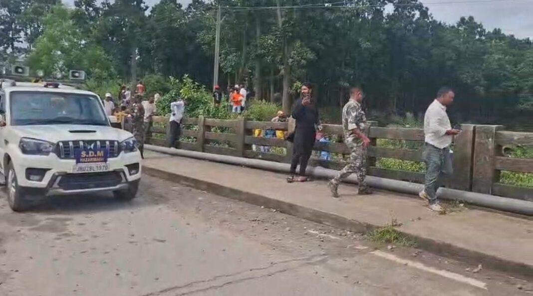 Hazaribagh: भारी बारिश से छड़वा डैम का फाटक डैमेज, निरीक्षण को पहुंचे एसडीओ