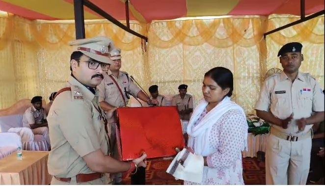 शहीदों के सम्मान में मनाया गया पुलिस संस्मरण दिवस, एसपी ने किया शहीद के परिवारों को सम्मानित