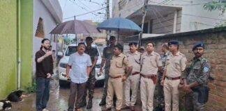 Hazaribagh: चोरी की घटनाओं पर सख्त हुई पुलिस, एसपी ने संवेदनशील इलाकों का किया निरीक्षण Hazaribagh: चोरी की घटनाओं पर सख्त हुई पुलिस, एसपी ने संवेदनशील इलाकों का किया निरीक्षण