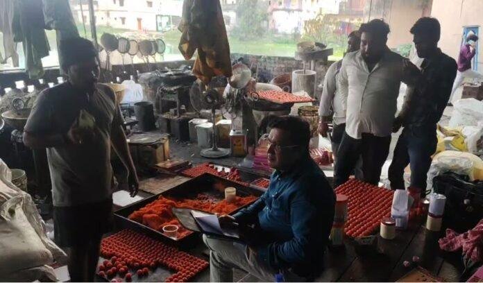 लोगों की सेहत से खिलवाड़: मिलावटी लड्डू फैक्ट्री का भंडाफोड़, संचालक पर कार्रवाई