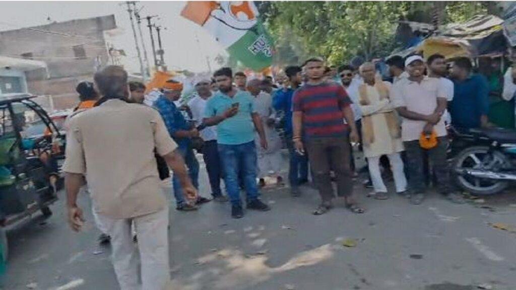 तेघरा नामांकन को पहुँचे जेडीयू - कांग्रेस समर्थकों मे भिड़ंत, मची अफरातफरी, पुलिस ने चटकाई लाठी 5 22Scope News te2 1 22Scope News