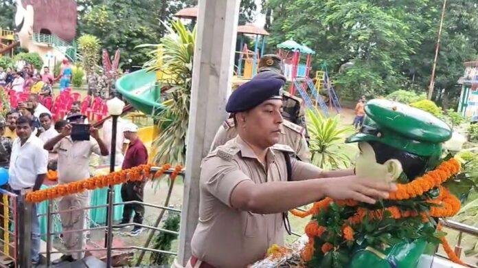 tribute शहादत दिवस पर याद किए गए शहीद एसपी अजय कुमार सिंह, दी श्रद्धांजलि