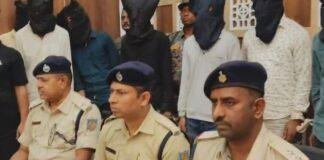 Deoghar: 4 करोड़ की बैंक डकैती का खुलासा, 5 लाख नगद और हथियार के साथ 11 अपराधी गिरफ्तार Deoghar