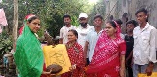 मुखिया चंचल देवी और समाजसेवी पप्पू यादव ने छठ व्रतियों में बांटी 201 साड़ी और नारियल मुखिया चंचल देवी और समाजसेवी पप्पू यादव ने छठ व्रतियों में बांटी 201 साड़ी और नारियल
