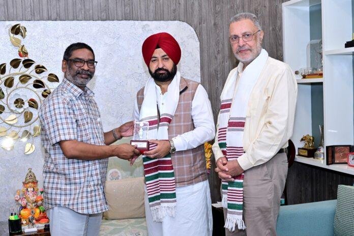 सीएम हेमंत सोरेन पंजाब शहादत दिवस में शामिल होने का निमंत्रण