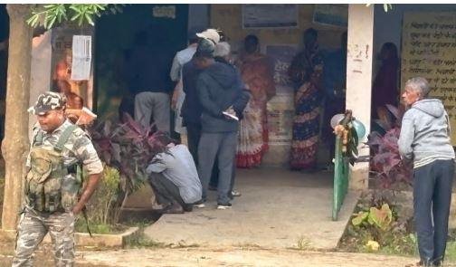 Ghatsila Bypoll Voting Begins: मतदाता बूथों पर पहुंचे, घाटशिला उपचुनाव अपडेट