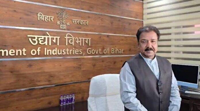 उद्योग मंत्री बने डॉ दिलीप जायसवाल ने संभाला पदभार