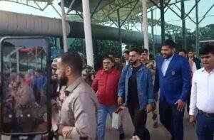Ranchi ODI Update: विराट कोहली पहुंचे रांची, Rohit Sharma आज शाम आएंगे , Indian Team Arrival News 1 22Scope News Ranchi ODI Update: विराट कोहली पहुंचे रांची, Rohit Sharma आज शाम आएंगे , Indian Team Arrival News