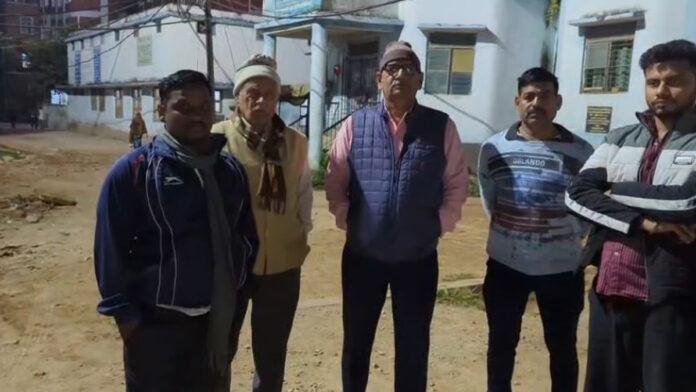 भोजपुर में बेलगाम JCB ने बाइक सवार रिटायर्ड नेवी जवान सह IB ऑफिसर को रौंदा