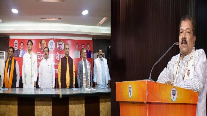 बिहार BJP प्रदेश कार्यालय में 'सम्मान समारोह', दिलीप जायसवाल ने विस्तारकों का किया अभिनंदन