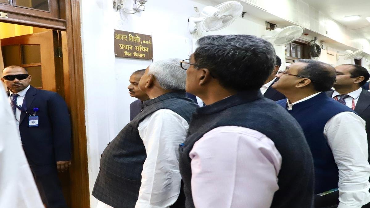 मुख्यमंत्री ने मुख्य सचिवालय के विभिन्न विभागों का किया निरीक्षण 1 22Scope News CM Mukhya Sachivalay 1 22Scope News