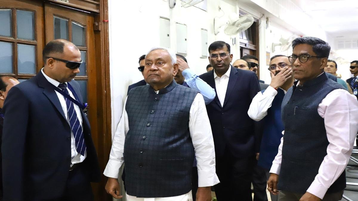 मुख्यमंत्री ने मुख्य सचिवालय के विभिन्न विभागों का किया निरीक्षण 2 22Scope News CM Mukhya Sachivalay 2 22Scope News