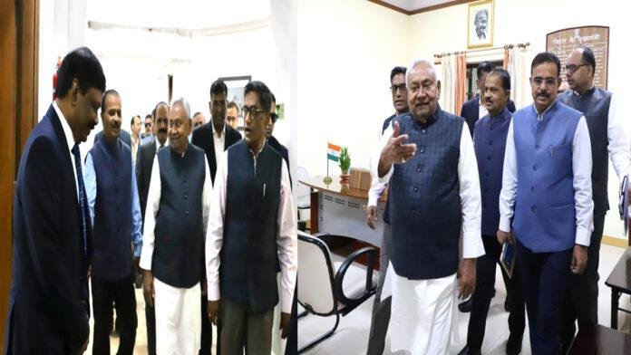 मुख्यमंत्री ने मुख्य सचिवालय के विभिन्न विभागों का किया निरीक्षण