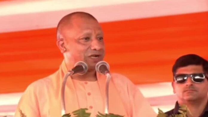 CM Yogi बगहा में NDA उम्मीदवार के पक्ष में योगी आदित्यनाथ ने किया जनसभा, 12 बजे दिन से लोगों ने किया इंतजार