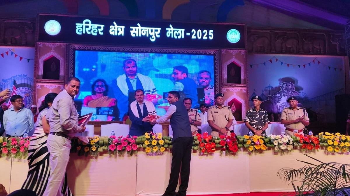 विश्व प्रसिद्ध हरिहर क्षेत्र सोनपुर मेला 2025 का हुआ भव्य शुभारम्भ,गर्भगृह में एक साथ विराजमान हैं भगवान विष्णु और शिव 5 22Scope News G5UCAH2bYAAhekg 22Scope News